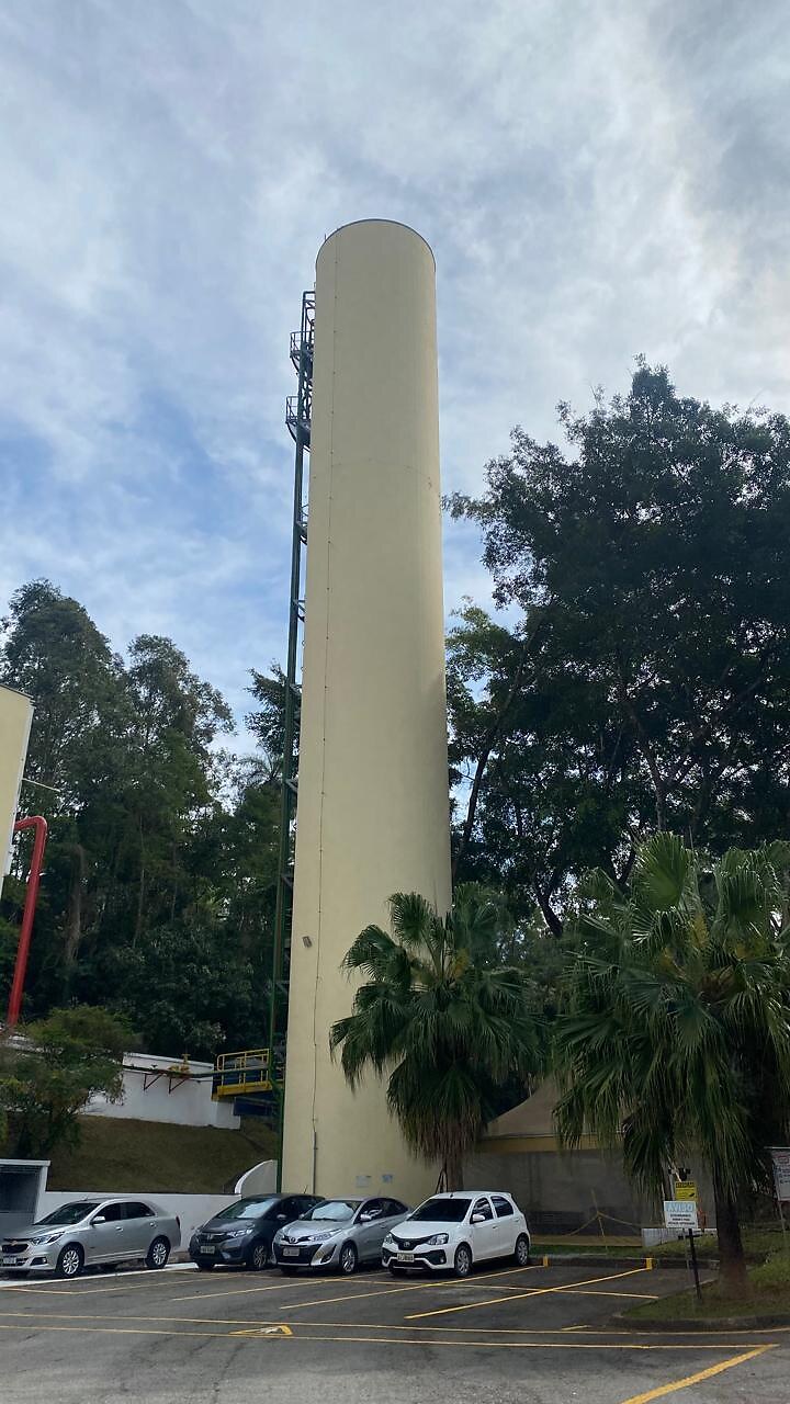 Reservatório de água elevado da AQUITEC Engenharia, vista externa